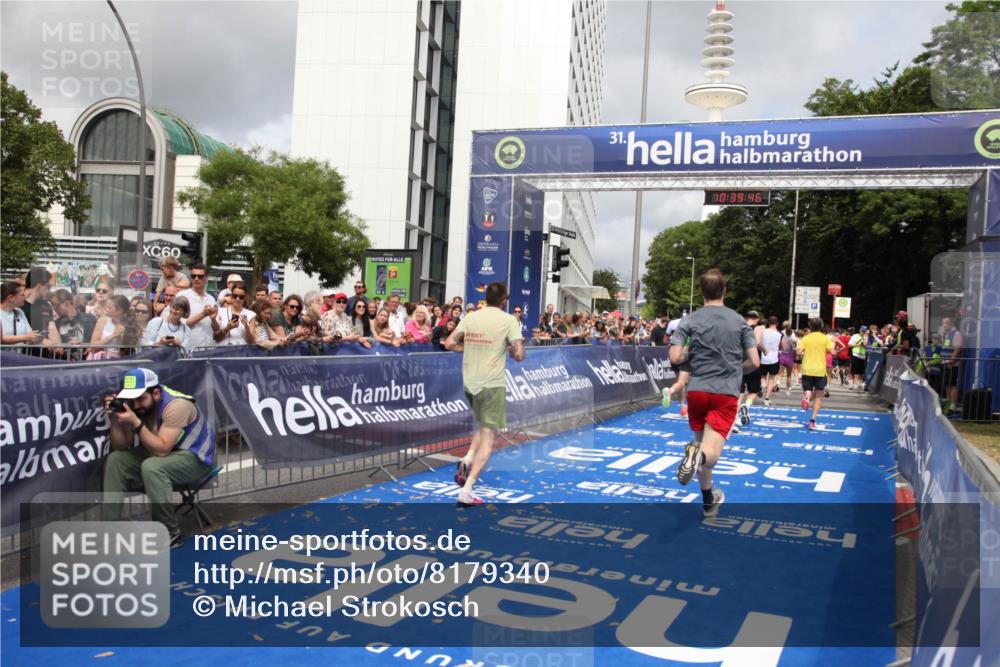 29.06.2025 - hella hamburg halbmarathon Michael Strokosch http://msf.ph/oto/8179340 29.06.2025 10:39:45 Ziel 1358, 4398, 4888, 11284, 11806, 13190, 14077, 15094, 15435, 16580, 16761, 17005, 17360, 17425, 17792, 18013, 18154 meine-sportfotos.de