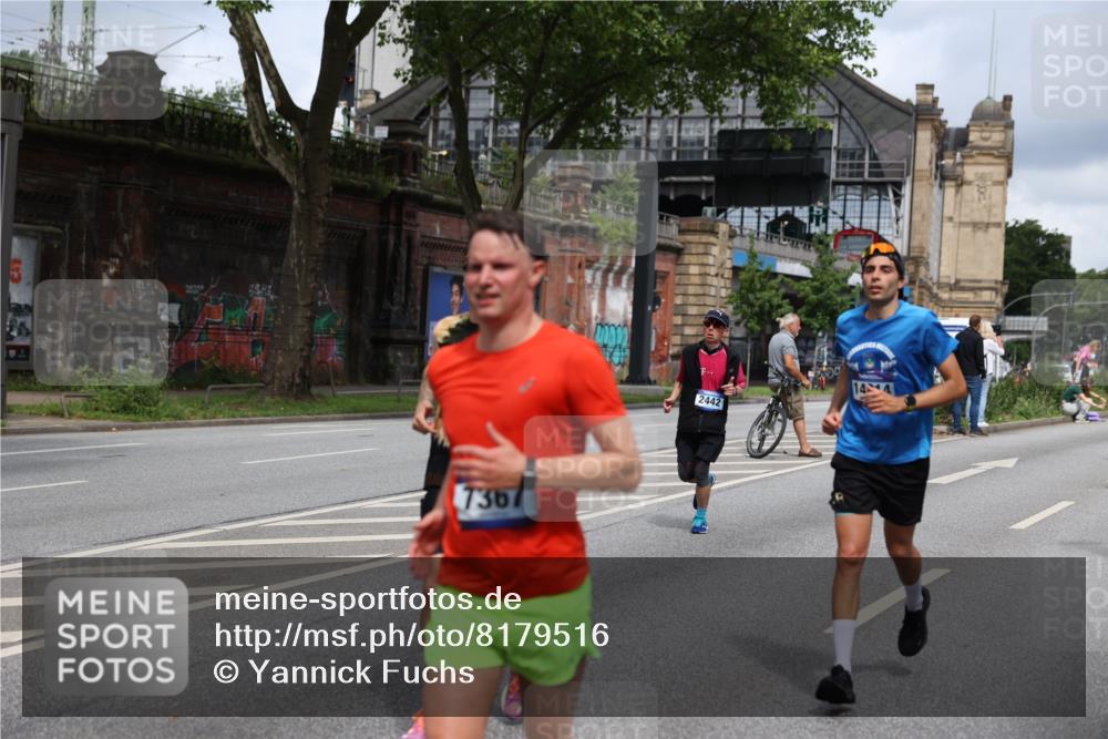 29.06.2025 - hella hamburg halbmarathon Yannick Fuchs http://msf.ph/oto/8179516 29.06.2025 10:42:44 20KM 1086, 1163, 1176, 1537, 1884, 1892, 1914, 2442, 3213, 4711, 5421, 6377, 6923, 7367, 8216, 8889, 8916, 9482, 9638, 9770, 10000, 11467, 12149, 12534, 12747, 12840, 13614, 14192, 14511, 14814, 14990, 15573, 15590, 15917, 15981, 16094, 16269, 16414, 16766, 17007, 17127, 18251, 18815, 18923, 19198 meine-sportfotos.de