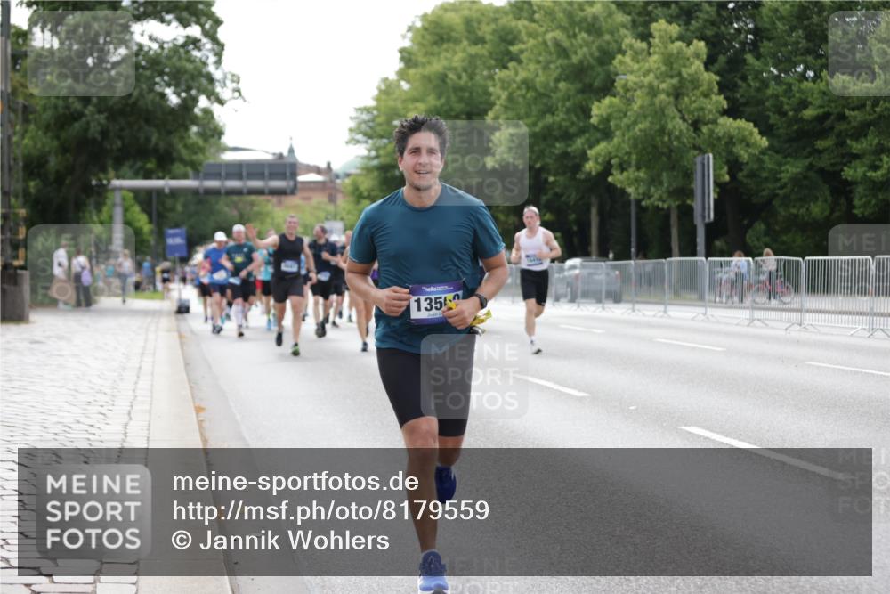 29.06.2025 - hella hamburg halbmarathon Jannik Wohlers http://msf.ph/oto/8179559 29.06.2025 10:22:42 Lombardsbrücke 1853, 3029, 3034, 4190, 4266, 4793, 6578, 6784, 6785, 6849, 7266, 7891, 8687, 8688, 8716, 8918, 8920, 9133, 9301, 9877, 9913, 10205, 12025, 12073, 12190, 12265, 13560, 14041, 14338, 15469, 16416, 16558, 16565, 16566, 16863, 17099, 17299, 17657 meine-sportfotos.de