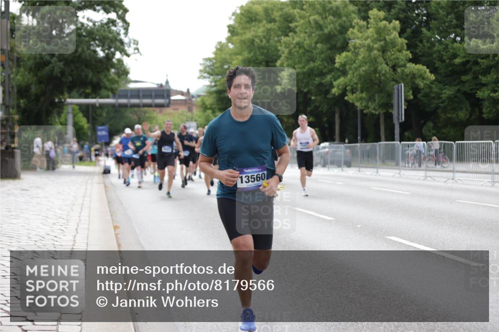 29.06.2025 - hella hamburg halbmarathon Jannik Wohlers http://msf.ph/oto/8179566 29.06.2025 10:22:43 Lombardsbrücke 1853, 2925, 3029, 3034, 4190, 4266, 4793, 6578, 6784, 6785, 6849, 7266, 7891, 8687, 8688, 8716, 8918, 8920, 9133, 9301, 9877, 9913, 10205, 12025, 12073, 12265, 13560, 14041, 14338, 15469, 16416, 16558, 16565, 16566, 16863, 17099, 17207, 17299, 17657 meine-sportfotos.de