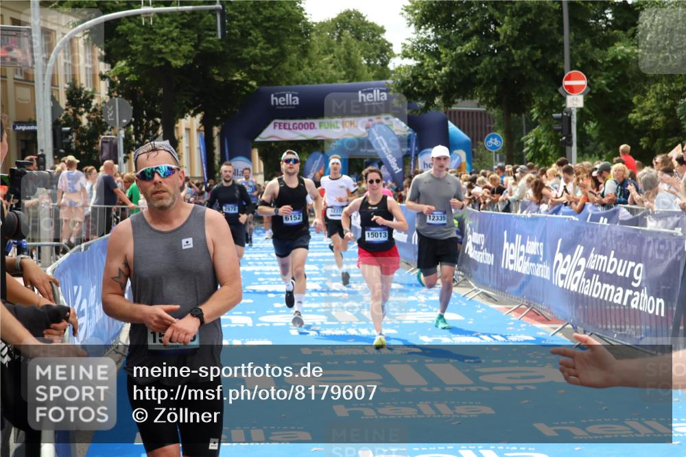 29.06.2025 - hella hamburg halbmarathon Zöllner http://msf.ph/oto/8179607 29.06.2025 10:39:30 Ziel 1343, 2546, 2972, 6152, 8346, 12335, 12372, 14359, 15013, 15866, 15965 meine-sportfotos.de