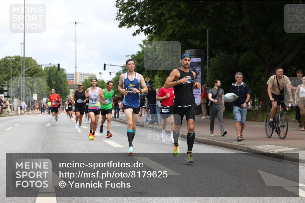 29.06.2025 - hella hamburg halbmarathon Yannick Fuchs http://msf.ph/oto/8179625 29.06.2025 10:28:32 20KM 1053, 1396, 1743, 1959, 2243, 2836, 4246, 5193, 8312, 9345, 10865, 11227, 12595, 13066, 13493, 13494, 13618, 14289, 14310, 14784, 15268, 15326, 15887, 16724, 16755, 17191, 17489, 17802, 18099, 18731, 18854, 18906 meine-sportfotos.de