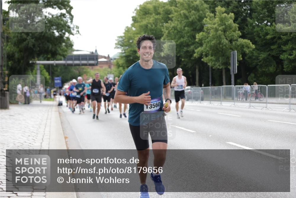 29.06.2025 - hella hamburg halbmarathon Jannik Wohlers http://msf.ph/oto/8179656 29.06.2025 10:22:43 Lombardsbrücke 1853, 2925, 3029, 3034, 4190, 4266, 4793, 6578, 6784, 6785, 6849, 7266, 7891, 8687, 8688, 8716, 8918, 8920, 9133, 9301, 9877, 9913, 10205, 12025, 12073, 12265, 13560, 14041, 14338, 15469, 16416, 16558, 16565, 16566, 16863, 17099, 17207, 17299, 17657 meine-sportfotos.de