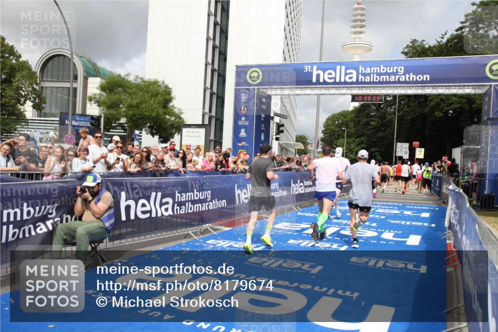 29.06.2025 - hella hamburg halbmarathon Michael Strokosch http://msf.ph/oto/8179674 29.06.2025 10:39:58 Ziel 1603, 2525, 2563, 2573, 3626, 4766, 6149, 7981, 8467, 8574, 11714, 15421, 15813 meine-sportfotos.de