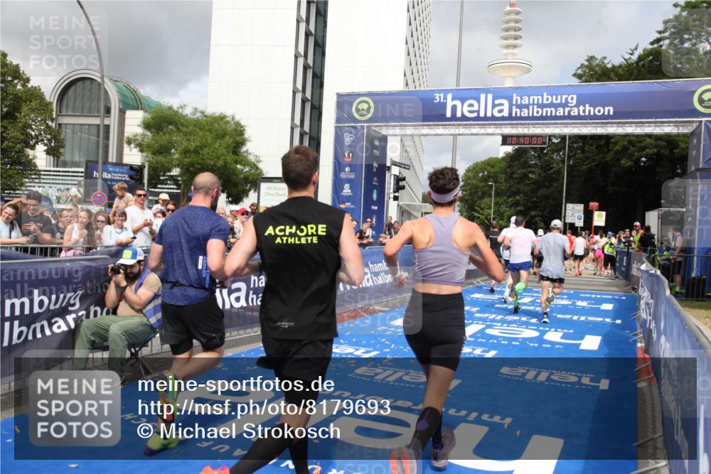 29.06.2025 - hella hamburg halbmarathon Michael Strokosch http://msf.ph/oto/8179693 29.06.2025 10:39:58 Ziel 1603, 2525, 2563, 2573, 3626, 4766, 6149, 7981, 8467, 8574, 11714, 15421, 15813 meine-sportfotos.de