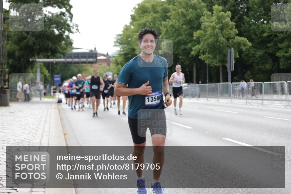 29.06.2025 - hella hamburg halbmarathon Jannik Wohlers http://msf.ph/oto/8179705 29.06.2025 10:22:43 Lombardsbrücke 1853, 2925, 3029, 3034, 4190, 4266, 4793, 6578, 6784, 6785, 6849, 7266, 7891, 8687, 8688, 8716, 8918, 8920, 9133, 9301, 9877, 9913, 10205, 12025, 12073, 12265, 13560, 14041, 14338, 15469, 16416, 16558, 16565, 16566, 16863, 17099, 17207, 17299, 17657 meine-sportfotos.de
