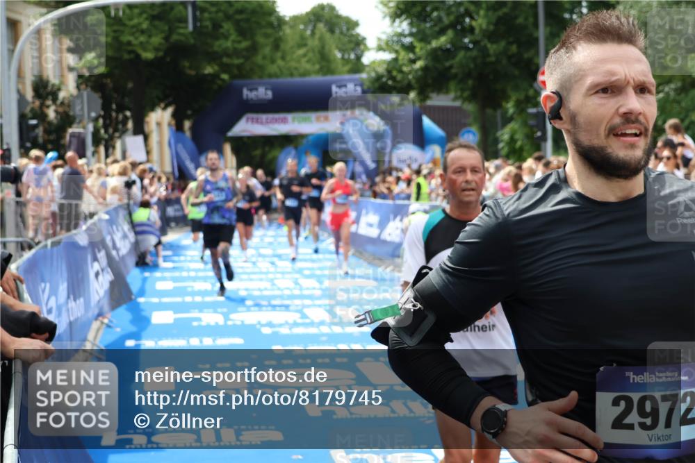 29.06.2025 - hella hamburg halbmarathon Zöllner http://msf.ph/oto/8179745 29.06.2025 10:39:34 Ziel 1343, 2546, 2972, 7152, 7154, 8346, 9116, 9265, 12372, 15336, 15828, 15965, 17215, 18285, 18803 meine-sportfotos.de