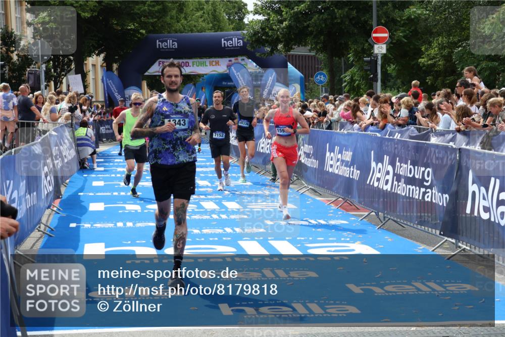29.06.2025 - hella hamburg halbmarathon Zöllner http://msf.ph/oto/8179818 29.06.2025 10:39:37 Ziel 1343, 7152, 7154, 9116, 9265, 11284, 11806, 14077, 15094, 15336, 15828, 15965, 17215, 17360, 18154, 18285, 18803 meine-sportfotos.de