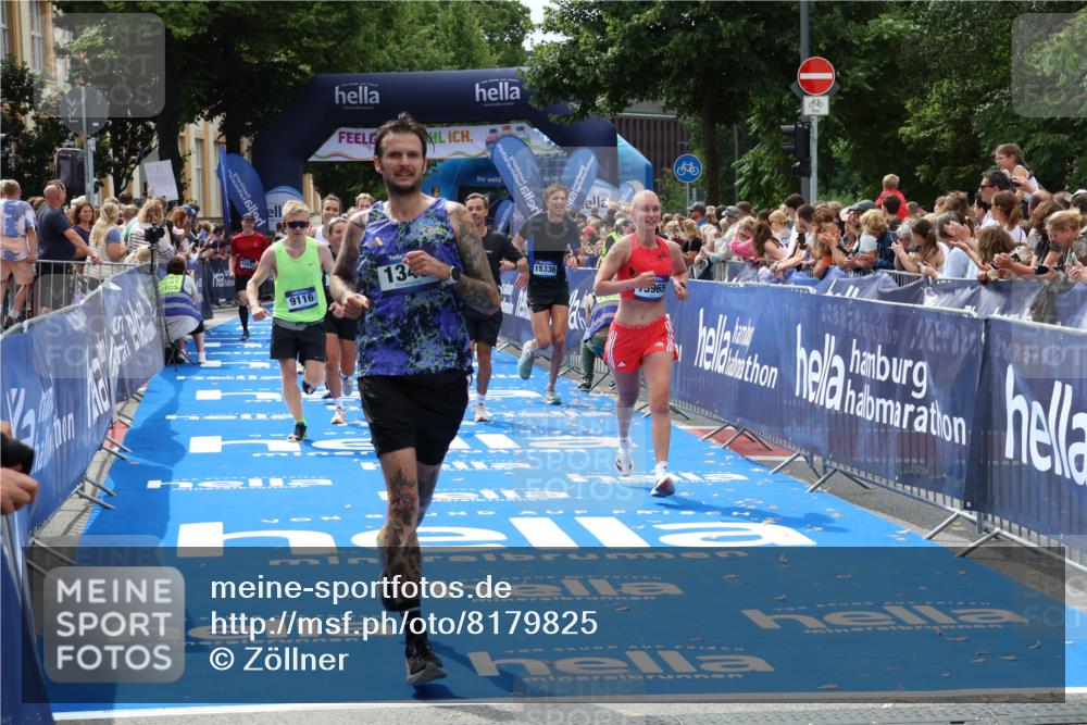 29.06.2025 - hella hamburg halbmarathon Zöllner http://msf.ph/oto/8179825 29.06.2025 10:39:37 Ziel 1343, 7152, 7154, 9116, 9265, 11284, 11806, 14077, 15094, 15336, 15828, 15965, 17215, 17360, 18154, 18285, 18803 meine-sportfotos.de