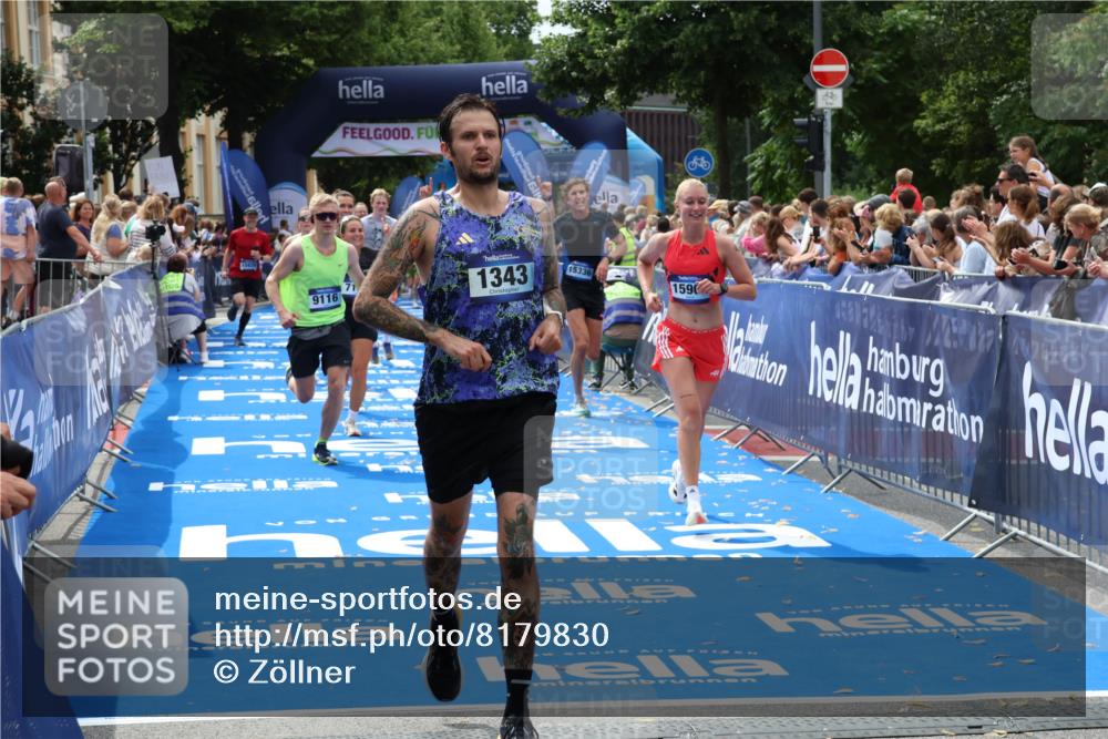 29.06.2025 - hella hamburg halbmarathon Zöllner http://msf.ph/oto/8179830 29.06.2025 10:39:37 Ziel 1343, 7152, 7154, 9116, 9265, 11284, 11806, 14077, 15094, 15336, 15828, 15965, 17215, 17360, 18154, 18285, 18803 meine-sportfotos.de