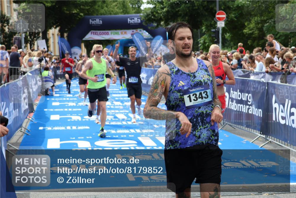 29.06.2025 - hella hamburg halbmarathon Zöllner http://msf.ph/oto/8179852 29.06.2025 10:39:38 Ziel 4888, 7152, 7154, 9116, 9265, 11284, 11806, 14077, 15094, 15336, 15828, 15965, 17215, 17360, 17425, 18154, 18285, 18803 meine-sportfotos.de