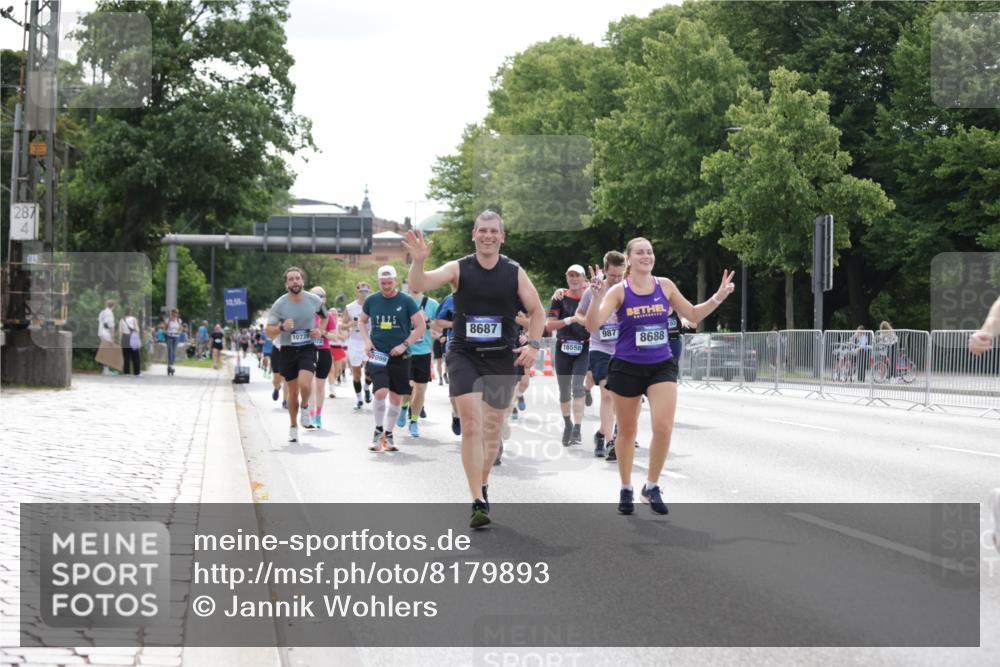 29.06.2025 - hella hamburg halbmarathon Jannik Wohlers http://msf.ph/oto/8179893 29.06.2025 10:22:47 Lombardsbrücke 1362, 2925, 3029, 4190, 4266, 4728, 4793, 6502, 6578, 6784, 6785, 6849, 7891, 8687, 8688, 8716, 8918, 8920, 9133, 9301, 9877, 9913, 10739, 11798, 12025, 12073, 12265, 13560, 14041, 14338, 14821, 16416, 16558, 16565, 16566, 17013, 17099, 17207, 17299, 17657, 17719 meine-sportfotos.de