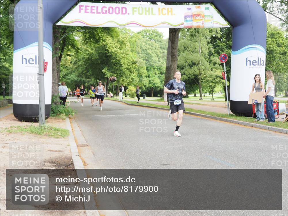 29.06.2025 - hella hamburg halbmarathon MichiJ http://msf.ph/oto/8179900 29.06.2025 10:17:08 Zwischen KM18-KM19 1065, 9079, 9097, 12341, 15136 meine-sportfotos.de