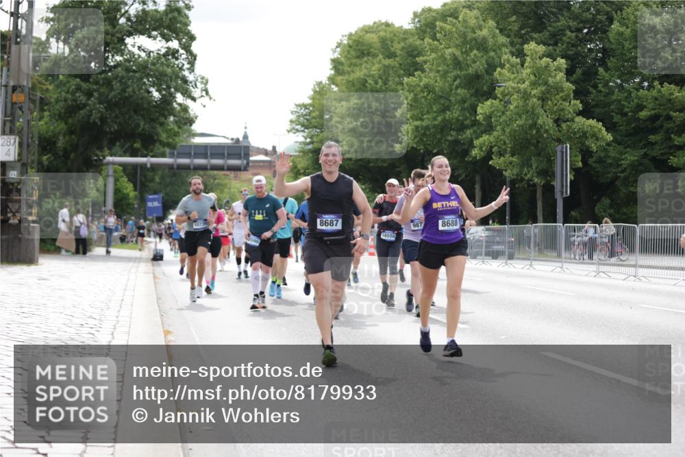 29.06.2025 - hella hamburg halbmarathon Jannik Wohlers http://msf.ph/oto/8179933 29.06.2025 10:22:47 Lombardsbrücke 1362, 2925, 3029, 4190, 4266, 4728, 4793, 6502, 6578, 6784, 6785, 6849, 7891, 8687, 8688, 8716, 8918, 8920, 9133, 9301, 9877, 9913, 10739, 11798, 12025, 12073, 12265, 13560, 14041, 14338, 14821, 16416, 16558, 16565, 16566, 17013, 17099, 17207, 17299, 17657, 17719 meine-sportfotos.de