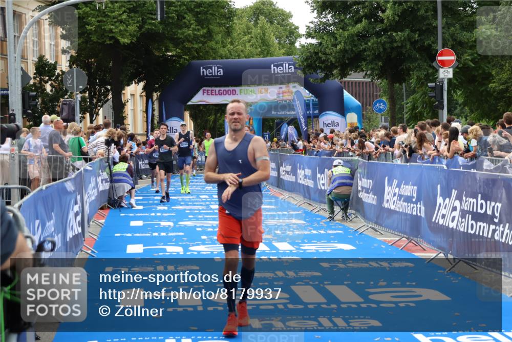 29.06.2025 - hella hamburg halbmarathon Zöllner http://msf.ph/oto/8179937 29.06.2025 10:30:35 Ziel 2460, 3845, 7231, 8318, 11413, 12049, 15253, 16713 meine-sportfotos.de