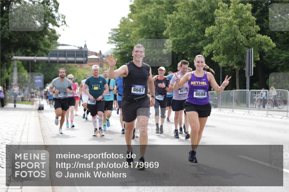 29.06.2025 - hella hamburg halbmarathon Jannik Wohlers http://msf.ph/oto/8179969 29.06.2025 10:22:47 Lombardsbrücke 1362, 2925, 3029, 4190, 4266, 4728, 4793, 6502, 6578, 6784, 6785, 6849, 7891, 8687, 8688, 8716, 8918, 8920, 9133, 9301, 9877, 9913, 10739, 11798, 12025, 12073, 12265, 13560, 14041, 14338, 14821, 16416, 16558, 16565, 16566, 17013, 17099, 17207, 17299, 17657, 17719 meine-sportfotos.de
