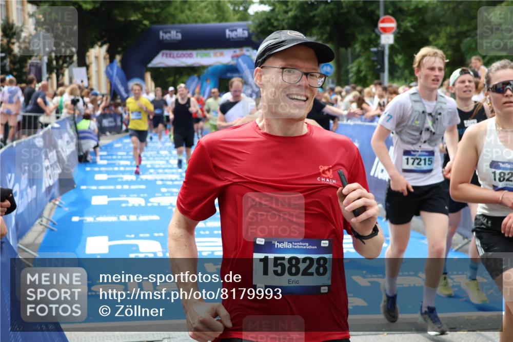 29.06.2025 - hella hamburg halbmarathon Zöllner http://msf.ph/oto/8179993 29.06.2025 10:39:42 Ziel 1358, 4398, 4888, 11284, 11806, 14077, 15094, 15435, 15828, 16580, 16761, 17215, 17360, 17425, 18154, 18285, 18803 meine-sportfotos.de