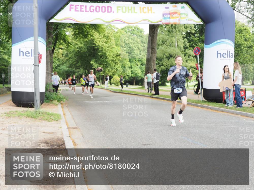 29.06.2025 - hella hamburg halbmarathon MichiJ http://msf.ph/oto/8180024 29.06.2025 10:17:09 Zwischen KM18-KM19 1065, 9079, 9097, 12341, 15136 meine-sportfotos.de