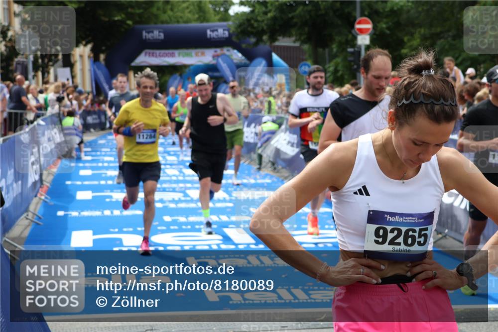 29.06.2025 - hella hamburg halbmarathon Zöllner http://msf.ph/oto/8180089 29.06.2025 10:39:45 Ziel 1358, 4398, 4888, 11284, 11806, 13190, 14077, 14204, 15094, 15435, 15744, 16580, 16761, 17005, 17425, 17792, 18013 meine-sportfotos.de