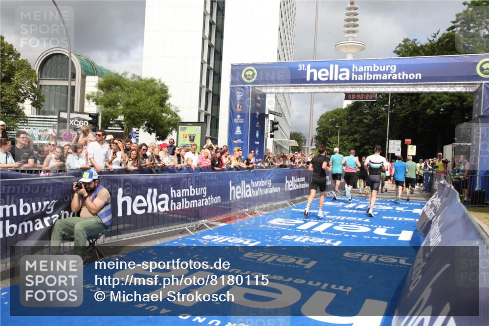 29.06.2025 - hella hamburg halbmarathon Michael Strokosch http://msf.ph/oto/8180115 29.06.2025 10:40:22 Ziel 3547, 5410, 5803, 8370, 8465, 10968, 11731, 12704, 14699, 18614 meine-sportfotos.de