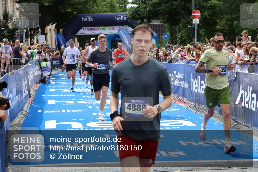29.06.2025 - hella hamburg halbmarathon Zöllner http://msf.ph/oto/8180150 29.06.2025 10:39:47 Ziel 1358, 1975, 4398, 4888, 13190, 14204, 15435, 15744, 16580, 16761, 17005, 17425, 17792, 18013 meine-sportfotos.de