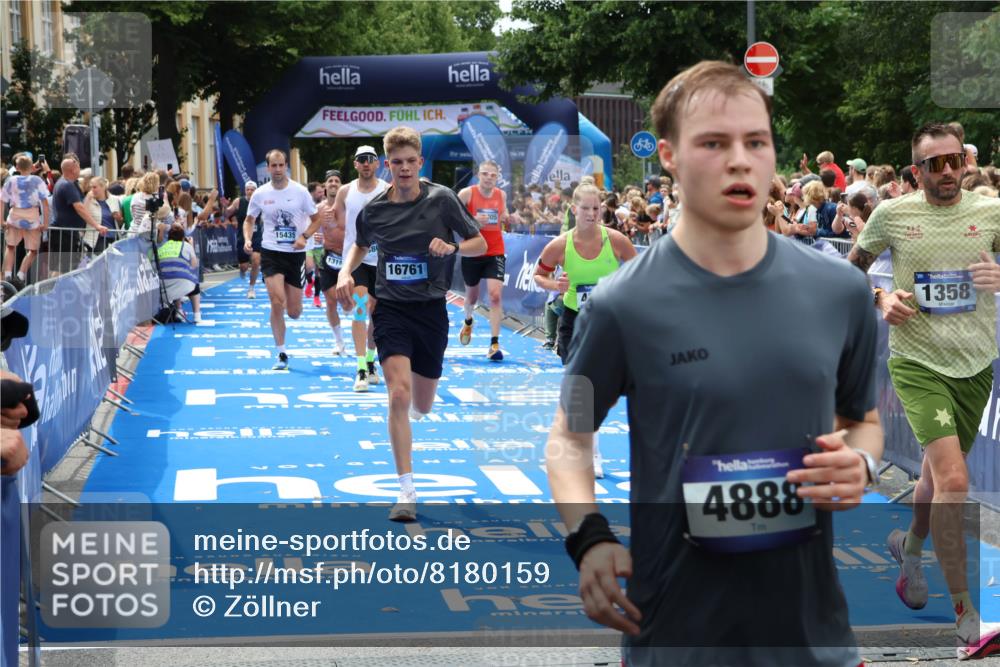 29.06.2025 - hella hamburg halbmarathon Zöllner http://msf.ph/oto/8180159 29.06.2025 10:39:48 Ziel 1358, 1975, 4398, 13190, 14204, 15435, 15744, 16580, 16761, 17005, 17792, 18013 meine-sportfotos.de