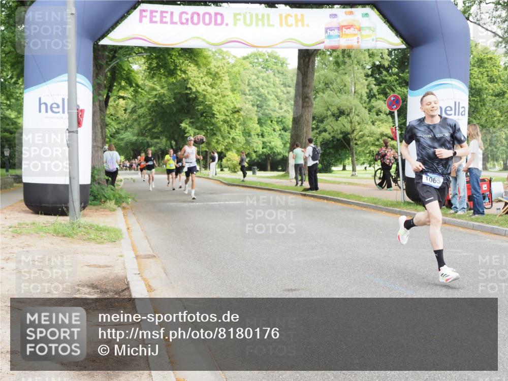29.06.2025 - hella hamburg halbmarathon MichiJ http://msf.ph/oto/8180176 29.06.2025 10:17:09 Zwischen KM18-KM19 1065, 9079, 9097, 12341, 15136 meine-sportfotos.de