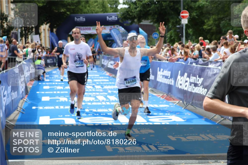 29.06.2025 - hella hamburg halbmarathon Zöllner http://msf.ph/oto/8180226 29.06.2025 10:39:50 Ziel 1975, 2525, 2573, 13190, 14204, 15435, 15744, 16580, 17005, 17792, 18013 meine-sportfotos.de