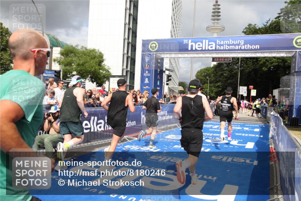 29.06.2025 - hella hamburg halbmarathon Michael Strokosch http://msf.ph/oto/8180246 29.06.2025 10:40:36 Ziel 6649, 7284, 8966, 10978, 11767, 12365, 12540, 15015, 15164, 15247, 17214, 18192 meine-sportfotos.de