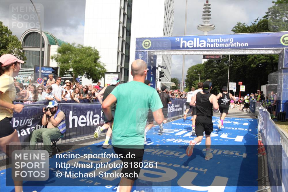 29.06.2025 - hella hamburg halbmarathon Michael Strokosch http://msf.ph/oto/8180261 29.06.2025 10:40:36 Ziel 6649, 7284, 8966, 10978, 11767, 12365, 12540, 15015, 15164, 15247, 17214, 18192 meine-sportfotos.de