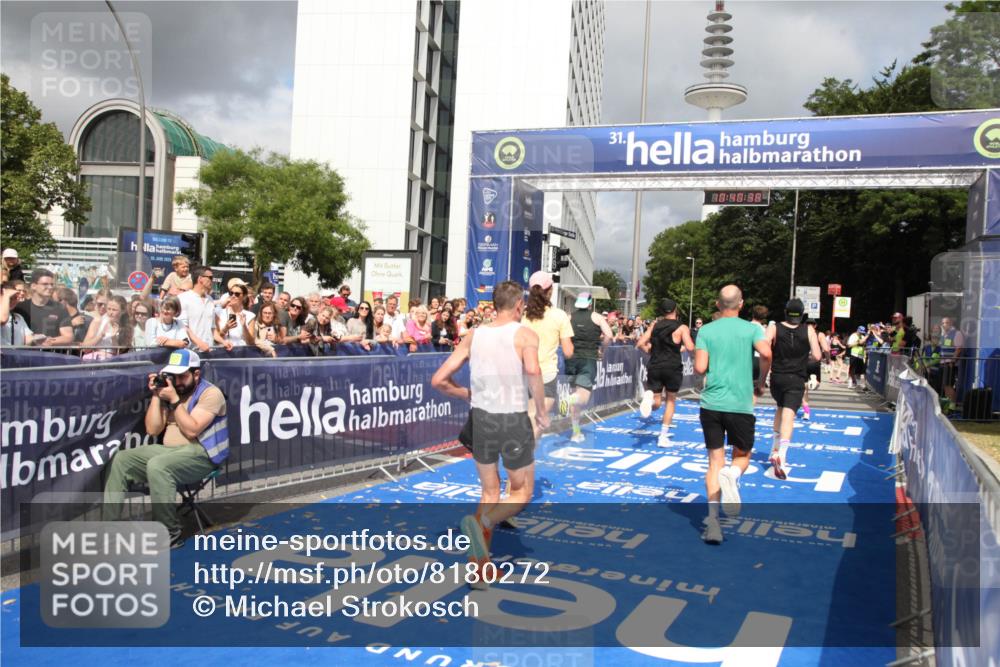 29.06.2025 - hella hamburg halbmarathon Michael Strokosch http://msf.ph/oto/8180272 29.06.2025 10:40:37 Ziel 7284, 8966, 10978, 11767, 12365, 12540, 15015, 15164, 15542, 17214, 17724, 18192 meine-sportfotos.de