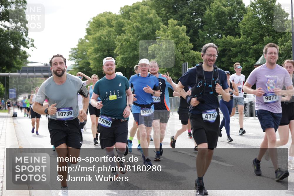 29.06.2025 - hella hamburg halbmarathon Jannik Wohlers http://msf.ph/oto/8180280 29.06.2025 10:22:50 Lombardsbrücke 1362, 2925, 4190, 4266, 4728, 4793, 6502, 6578, 6849, 7820, 7891, 8687, 8688, 8716, 8918, 8920, 9301, 9877, 10739, 11798, 12025, 12073, 12265, 13560, 14041, 14338, 14821, 16416, 16558, 17013, 17099, 17207, 17299, 17719 meine-sportfotos.de