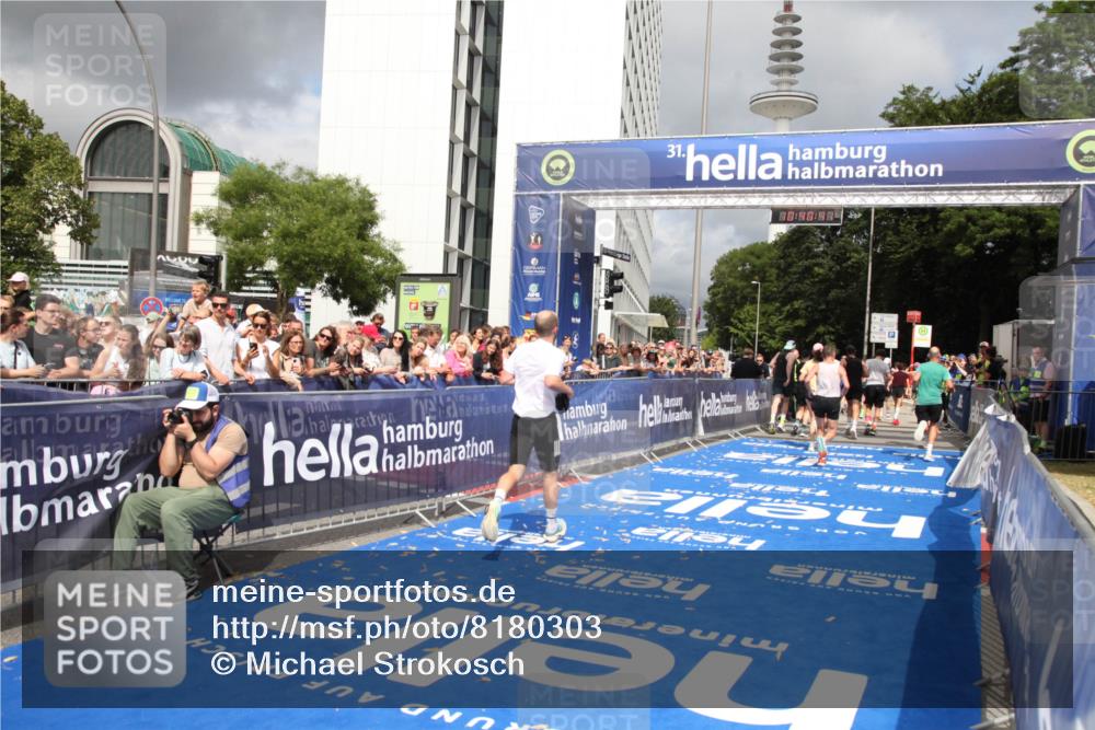 29.06.2025 - hella hamburg halbmarathon Michael Strokosch http://msf.ph/oto/8180303 29.06.2025 10:40:40 Ziel 1912, 2324, 4843, 7284, 11767, 12365, 12540, 12865, 14272, 14820, 15015, 15164, 15493, 15542, 16599, 17214, 17724, 18192, 18399 meine-sportfotos.de