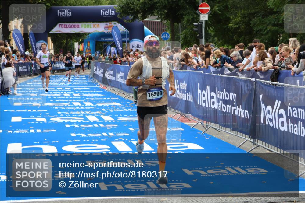 29.06.2025 - hella hamburg halbmarathon Zöllner http://msf.ph/oto/8180317 29.06.2025 10:31:06 Ziel 5826, 10929, 16508 meine-sportfotos.de