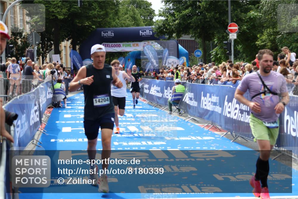 29.06.2025 - hella hamburg halbmarathon Zöllner http://msf.ph/oto/8180339 29.06.2025 10:39:54 Ziel 1603, 1975, 2525, 2563, 2573, 4766, 6149, 7981, 11714, 14204, 15744, 15813 meine-sportfotos.de