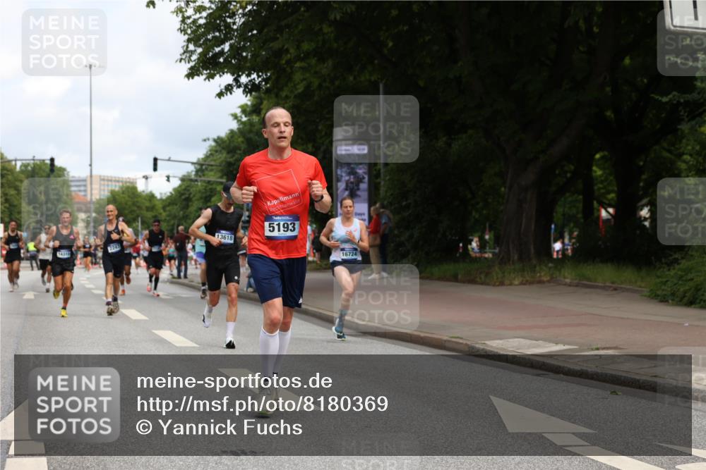29.06.2025 - hella hamburg halbmarathon Yannick Fuchs http://msf.ph/oto/8180369 29.06.2025 10:28:38 20KM 1053, 1396, 1743, 2243, 2879, 4246, 5193, 6305, 8312, 9345, 10865, 11227, 12595, 13066, 13493, 13494, 13618, 13771, 14289, 14310, 14549, 14784, 15268, 15326, 15887, 16148, 16243, 16724, 16755, 17191, 17489, 18099, 18906 meine-sportfotos.de