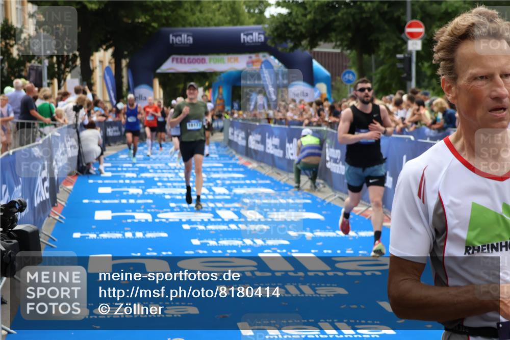 29.06.2025 - hella hamburg halbmarathon Zöllner http://msf.ph/oto/8180414 29.06.2025 10:31:13 Ziel 3201, 10017, 10298, 10929, 12232, 13754, 18177 meine-sportfotos.de