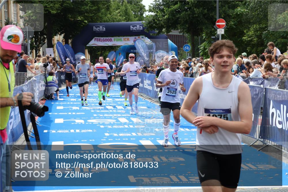 29.06.2025 - hella hamburg halbmarathon Zöllner http://msf.ph/oto/8180433 29.06.2025 10:39:56 Ziel 1603, 1975, 2525, 2563, 2573, 3626, 4766, 6149, 7981, 8574, 11714, 15421, 15813 meine-sportfotos.de
