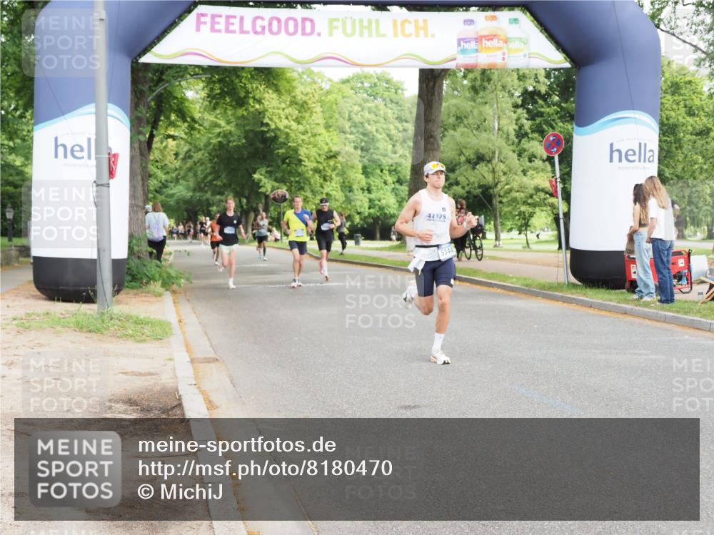 29.06.2025 - hella hamburg halbmarathon MichiJ http://msf.ph/oto/8180470 29.06.2025 10:17:12 Zwischen KM18-KM19 1065, 5344, 9097, 15136 meine-sportfotos.de
