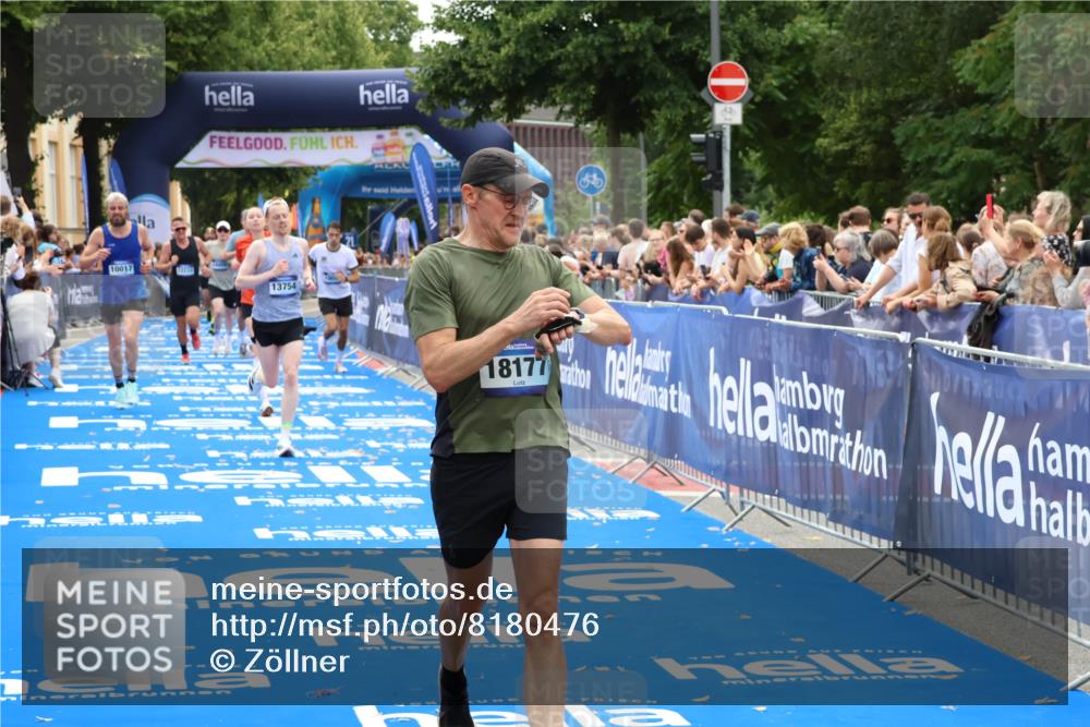 29.06.2025 - hella hamburg halbmarathon Zöllner http://msf.ph/oto/8180476 29.06.2025 10:31:16 Ziel 3201, 4812, 10017, 10298, 11857, 12232, 13754, 14450, 18177, 19042 meine-sportfotos.de