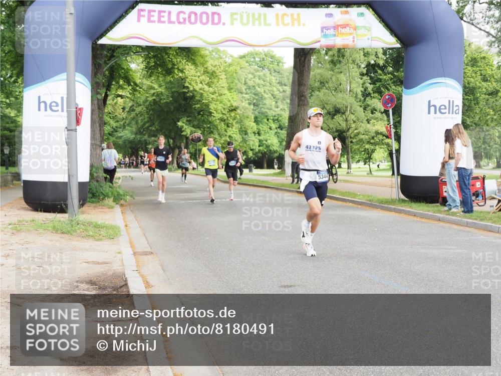 29.06.2025 - hella hamburg halbmarathon MichiJ http://msf.ph/oto/8180491 29.06.2025 10:17:12 Zwischen KM18-KM19 1065, 5344, 9097, 15136 meine-sportfotos.de