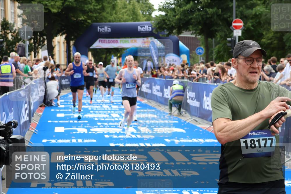 29.06.2025 - hella hamburg halbmarathon Zöllner http://msf.ph/oto/8180493 29.06.2025 10:31:17 Ziel 3201, 4812, 10017, 10298, 11857, 12232, 13754, 14450, 14548, 19042 meine-sportfotos.de