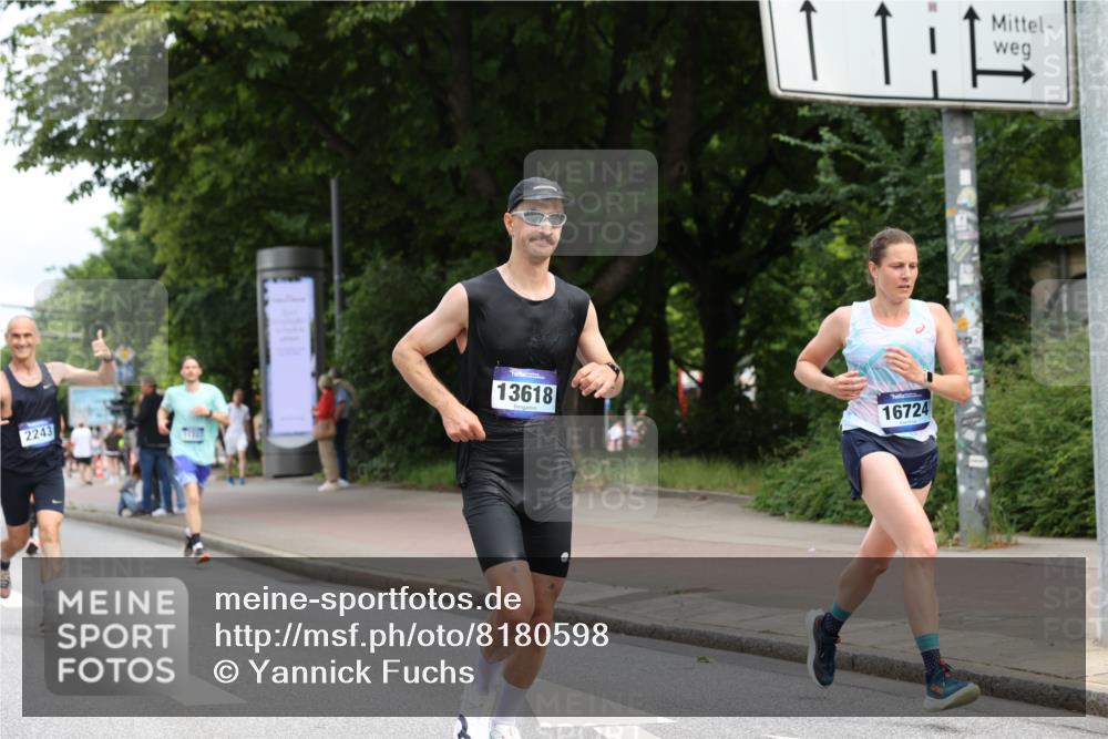 29.06.2025 - hella hamburg halbmarathon Yannick Fuchs http://msf.ph/oto/8180598 29.06.2025 10:28:40 20KM 1053, 1396, 1743, 2243, 2879, 4246, 5193, 6305, 8312, 9345, 9376, 10865, 11227, 12595, 13066, 13493, 13494, 13618, 13771, 14289, 14310, 14448, 14549, 14784, 15268, 15500, 15887, 16148, 16243, 16724, 17191, 17489, 17751, 18099, 18906 meine-sportfotos.de