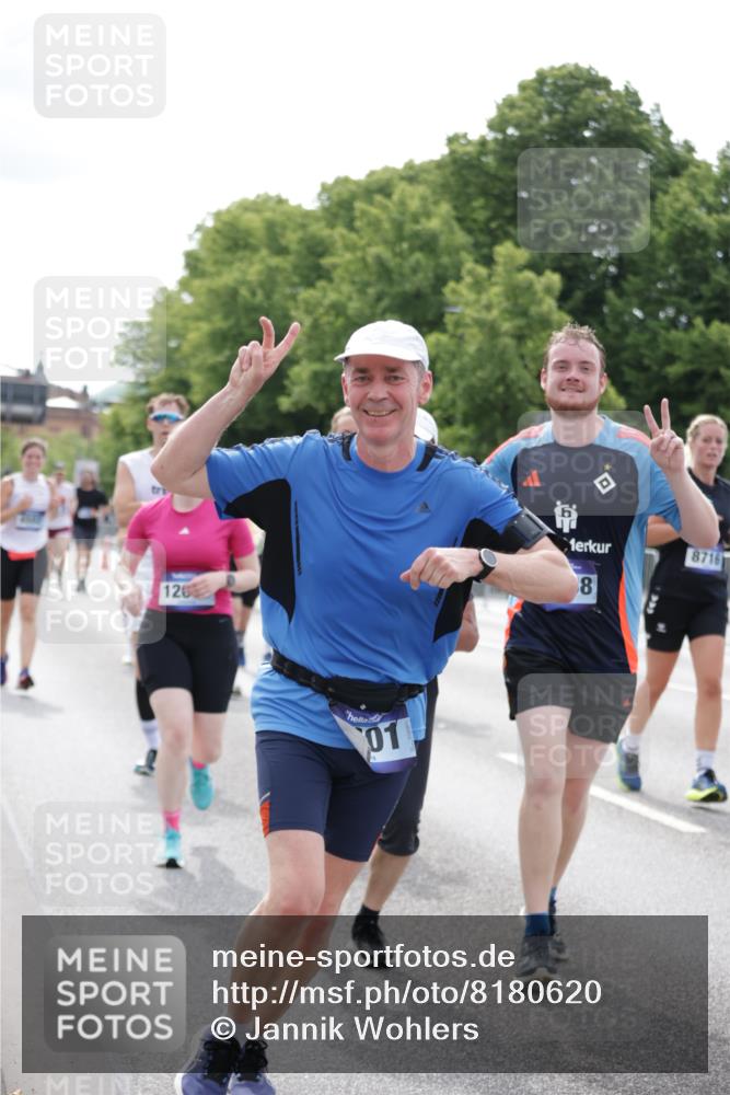 29.06.2025 - hella hamburg halbmarathon Jannik Wohlers http://msf.ph/oto/8180620 29.06.2025 10:22:52 Lombardsbrücke 1362, 2925, 4190, 4266, 4728, 4793, 6502, 6849, 7820, 8687, 8688, 8716, 8918, 8920, 9301, 9877, 10739, 11798, 11879, 12025, 12073, 12265, 14041, 14265, 14338, 14821, 16416, 16558, 17013, 17099, 17207, 17299, 17719, 18332 meine-sportfotos.de