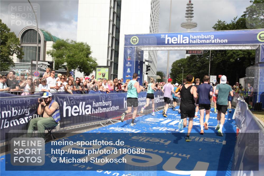 29.06.2025 - hella hamburg halbmarathon Michael Strokosch http://msf.ph/oto/8180689 29.06.2025 10:40:51 Ziel 1631, 1882, 2750, 4634, 4889, 5014, 5026, 5745, 6429, 7080, 7109, 7378, 7622, 8074, 8629, 9294, 9979, 10369, 10900, 11959, 14092, 15351, 16201, 16249, 17486 meine-sportfotos.de
