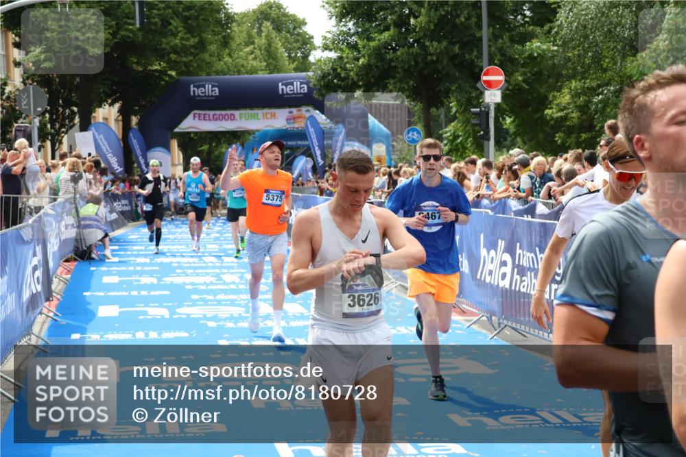 29.06.2025 - hella hamburg halbmarathon Zöllner http://msf.ph/oto/8180728 29.06.2025 10:40:05 Ziel 2826, 3626, 5050, 5375, 6080, 8467, 12091, 13514, 15421, 15424, 17973 meine-sportfotos.de