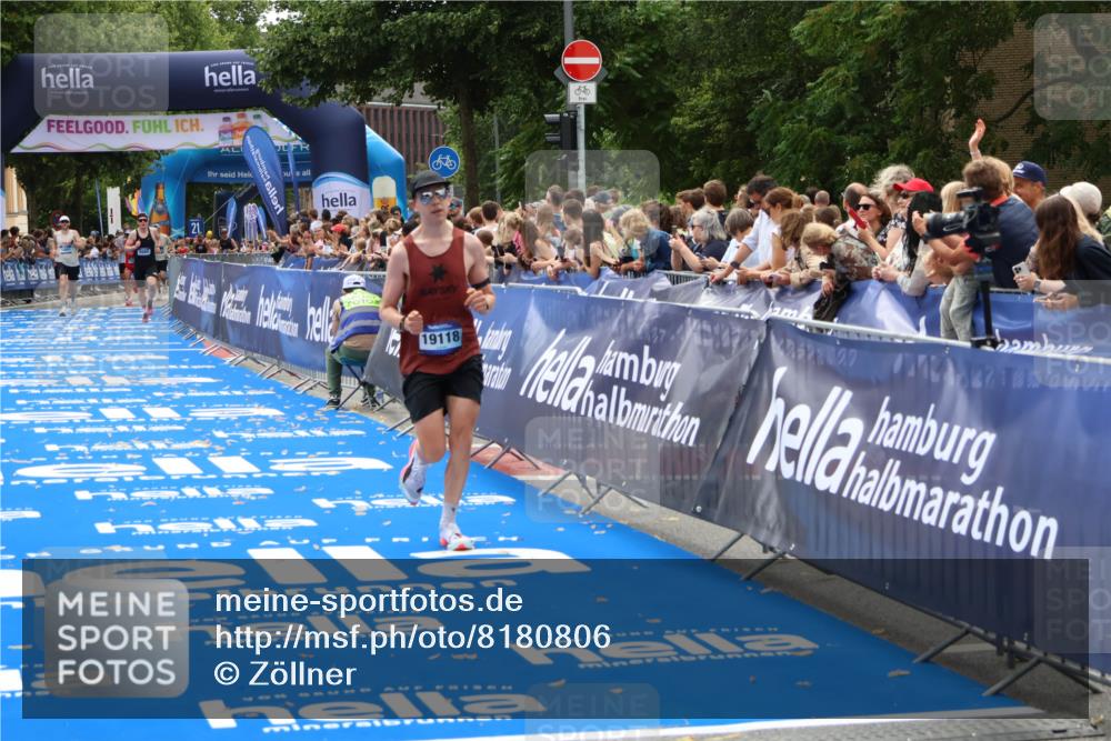 29.06.2025 - hella hamburg halbmarathon Zöllner http://msf.ph/oto/8180806 29.06.2025 10:31:32 Ziel 5660, 12681, 19118 meine-sportfotos.de