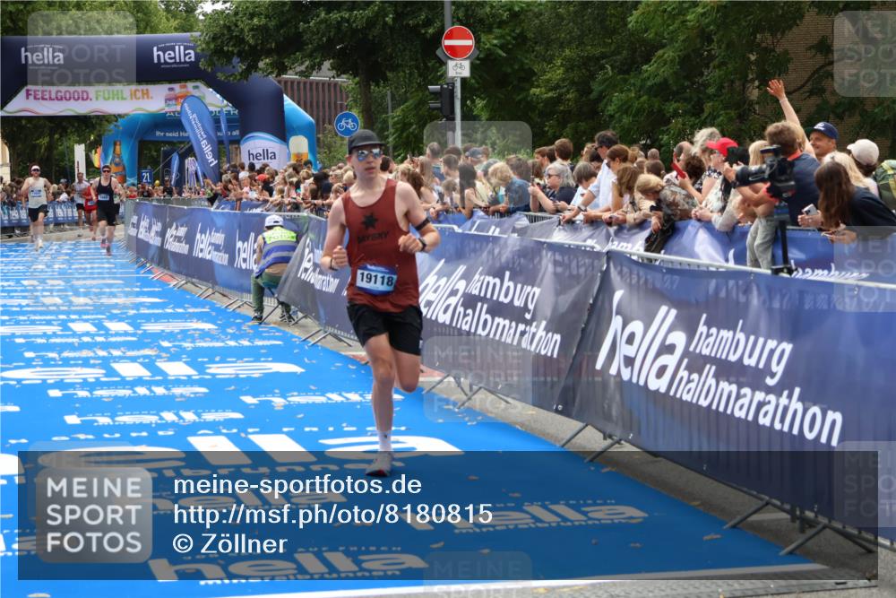 29.06.2025 - hella hamburg halbmarathon Zöllner http://msf.ph/oto/8180815 29.06.2025 10:31:32 Ziel 5660, 12681, 19118 meine-sportfotos.de