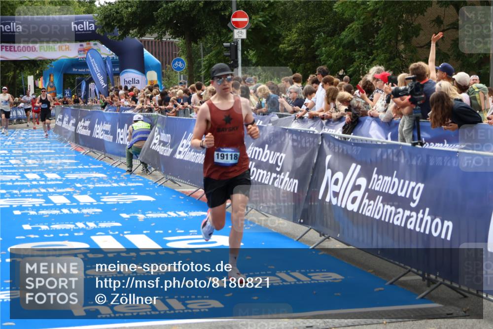 29.06.2025 - hella hamburg halbmarathon Zöllner http://msf.ph/oto/8180821 29.06.2025 10:31:33 Ziel 5660, 12681, 19118 meine-sportfotos.de