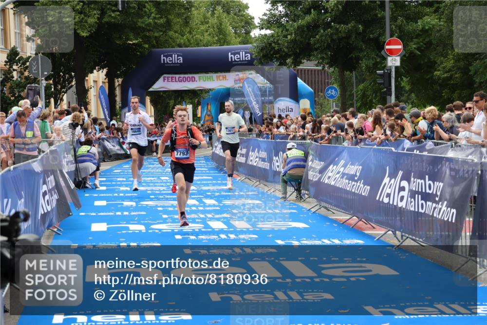 29.06.2025 - hella hamburg halbmarathon Zöllner http://msf.ph/oto/8180936 29.06.2025 10:31:41 Ziel 5660, 7793, 12681, 13606, 13617, 15835, 18102 meine-sportfotos.de